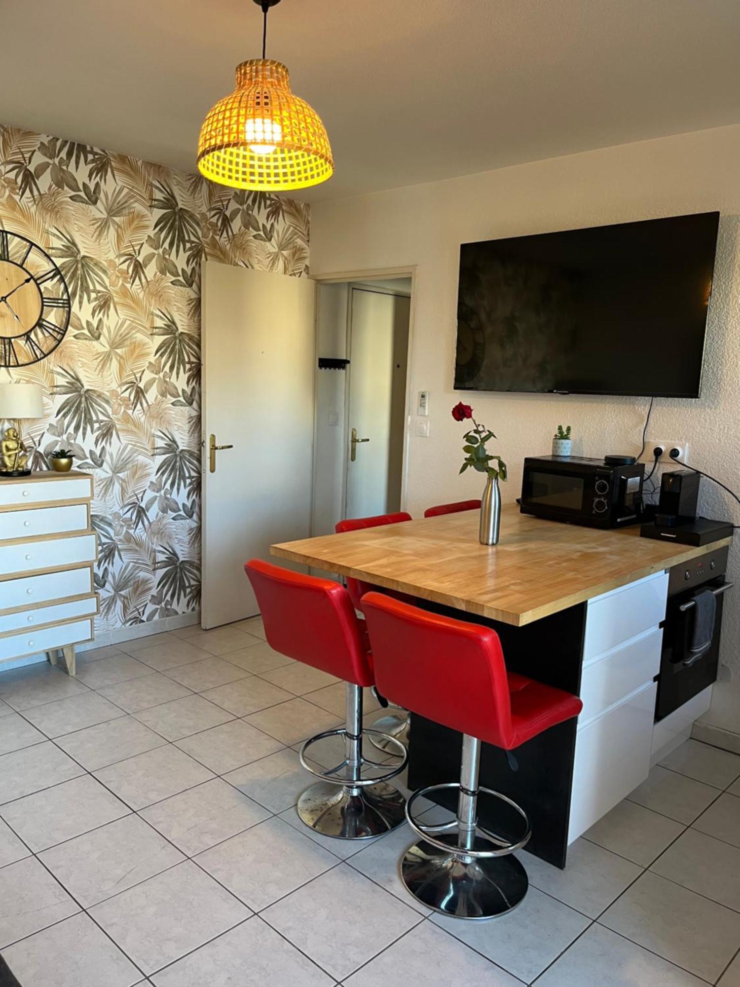 Joli T2/ Tram/ Clim/ Parking/ Wifi/ Piscine Apartment Montpellier Exterior foto